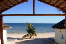 Les bungalows sont sur la plage